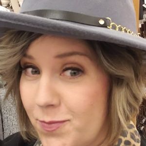 Meet your Posher, Angela